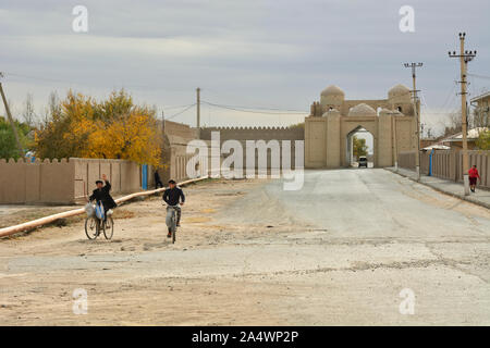 Les murs de brique de boue de l'Itchan Kala (vieille ville) de Khiva. Site du patrimoine mondial de l'UNESCO, de l'Ouzbékistan Banque D'Images