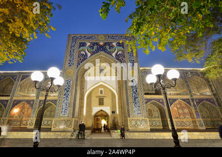 Nadir Divan Begi madrassah. Boukhara, Site du patrimoine mondial de l'UNESCO. L'Ouzbékistan Banque D'Images