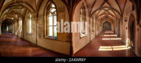 DE - BADE-WURTEMBERG : le cloître de l'abbaye historique de Blaubeuren Banque D'Images