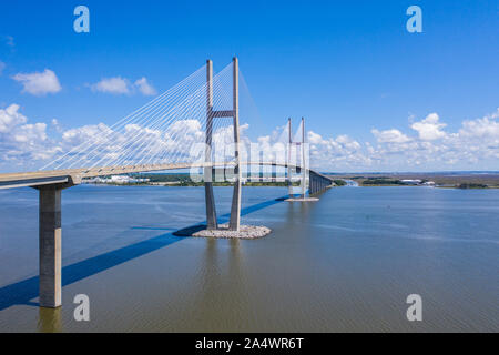 Vue aérienne de grand pont à câbles à Brunswick en Géorgie aux États-Unis. Banque D'Images