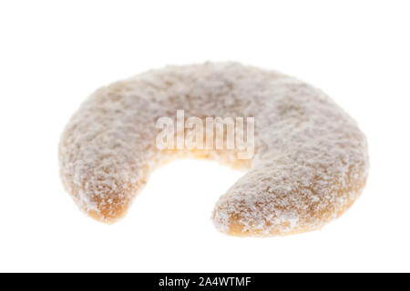 Biscuits de Noël : seule la vanille Vanillekipferl (croissant) de l'avant sur fond blanc Banque D'Images