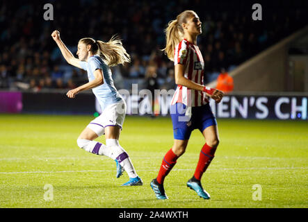 Manchester City Women's Janine Beckie (à gauche) célèbre marquant ainsi son premier but de la partie au cours de l'UEFA Women's Champions League match au stade de l'Académie, Manchester. Banque D'Images