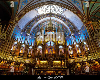 Autel principal à l'intérieur de la Basilique Notre-Dame, Le Vieux Montréal, Québec, Canada Banque D'Images