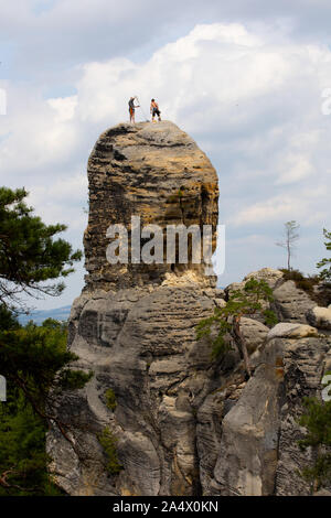 Hrubá Skála, roches roches étonnantes, l'escalade, le Paradis de Bohême, une combinaison unique de formations rocheuses bizarres, de denses forêts de pins Banque D'Images