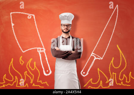 Un fond orange vif avec des flammes, tiré une cleaver, un couteau et un homme sérieux cuire au centre. Banque D'Images