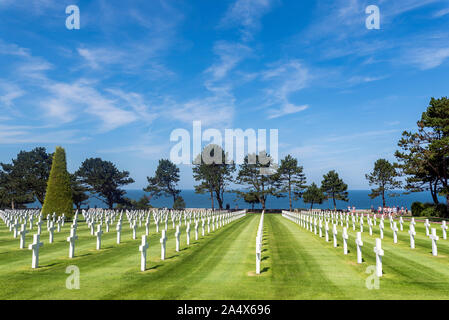 Les pierres tombales de soldats morts au débarquement de Normandie dans le cimetière américain de Colleville-sur-Mer, France Banque D'Images