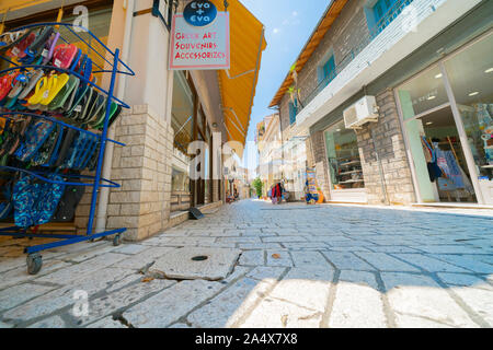 Nafpaktos Grèce - le 22 juillet 2019 ; des scènes de rue dans la petite ville touristique de Nafpaktos, Grèce. Banque D'Images