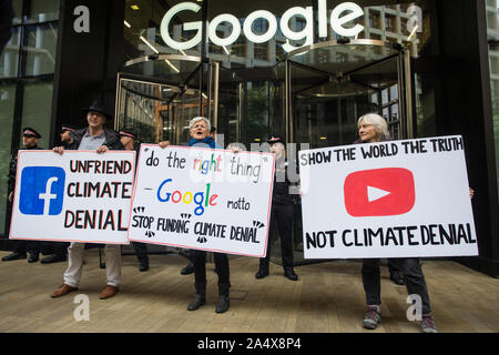 Londres, Royaume-Uni. 16 octobre, 2019. Les activistes de défier la rébellion Extinction Metropolitan Police interdiction de rébellion Extinction Automne manifestations soulèvement en vertu de l'article 14 de la Loi sur l'ordre public de 1986 en assistant à une manifestation devant le siège de Kings Cross Google contre son rôle dans 'l'activation de la propagation de désinformation systématique sur le changement climatique et la crise écologique". Credit : Mark Kerrison/Alamy Live News Banque D'Images
