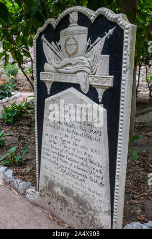 Gibraltar, Royaume-Uni - 27 juillet 2019 : Cimetière de Trafalgar de Gibraltar, Royaume-Uni. Pierre tombale du capitaine Thomas Norman de la Royal Marine Corps et le HMS Mars, 1794 Banque D'Images