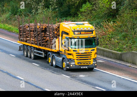 Camions lourds de livraison de bois de transport en vrac les Watson, transport, camion de bois, transport, camion, cargaison, Scania S520 véhicule, livraison, transport industrie, chaîne d'approvisionnement fret sur l'autoroute M6 à Lancaster, Royaume-Uni Banque D'Images