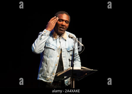 Manchester, UK. 16 Oct, 2019. Lemn Sissay poète apparaît au festival de littérature de Manchester. Credit : Russell Hart/Alamy Live News Banque D'Images