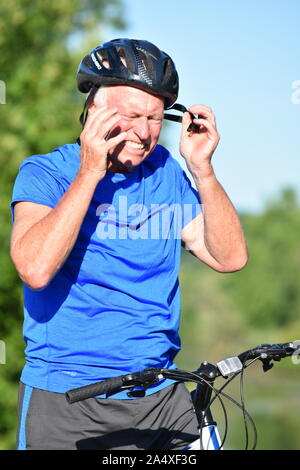 Retraité de l'athlète et l'anxiété de l'exercice cycliste masculin Banque D'Images