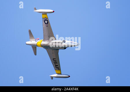 Oct 12, 2019 San Francisco / CA / USA - Ace Maker Airshow Lockheed T-33 appareil prenant part à la 39e semaine de la flotte ; fond de ciel bleu Banque D'Images