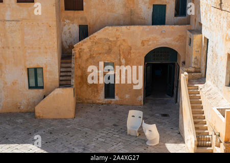 Cour du château en Angevine-Aragonese la vieille ville de Gallipoli, Puglia (Pouilles) dans le sud de l'Italie Banque D'Images