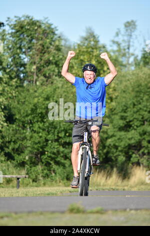 Retraité de l'athlète cycliste masculin et gagner de l'exercice Banque D'Images