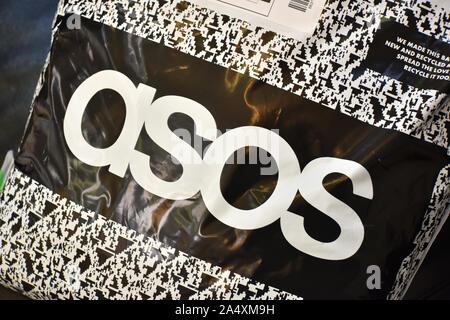 Asos une parcelle en attente d'être ouvert à la maison Banque D'Images