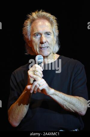 Hiawassee, GA, USA. 16 Oct, 2019. Gary Puckett sur scène pour Gary Puckett et Union Gap en concert, Anderson Music Hall, Georgia Mountain Fairgrounds, Hiawassee, GA 16 Octobre, 2019. Credit : Derek Storm/Everett Collection/Alamy Live News Banque D'Images