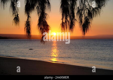 L'INDONESIE Sumba - Pantai Puru kambera coucher du soleil Banque D'Images