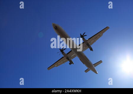 De Havilland Canada DHC-8 Dash 8 Porter Airlines en vol, le 18 mars 2016 Banque D'Images