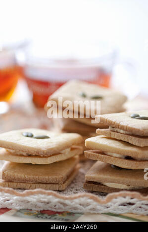 Biscuits à la crème de raisins secs faits main Banque D'Images