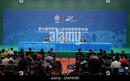 Wuhan, province du Hubei en Chine. 17 Oct, 2019. Une conférence de presse marquant l'un compte à rebours du 7e Jeux Mondiaux Militaires du CISM est tenue à Wuhan, capitale de la province du Hubei en Chine centrale, le 17 octobre 2019. Credit : Wang Dongzhen/Xinhua/Alamy Live News Banque D'Images