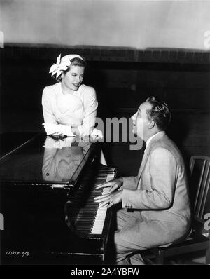 GRACE KELLY sur le plateau franc en répétition pour l'enregistrement de chanson chantée par Bing Crosby dans la COUNTRY GIRL 1954 réalisateur George Seaton Seaton Perlberg - Productions / Paramount Pictures Banque D'Images