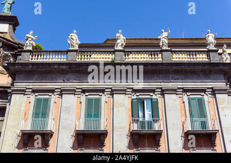 L'Italie, Campanie, Naples, Dante square, Foro Carolino détail Banque D'Images