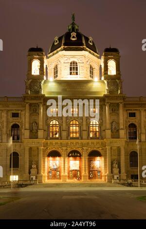 Le Kunsthistorisches Museum, photo de nuit, Maria-Theresien-Platz, Vienne, Autriche Banque D'Images