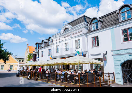 Terrasses de cafés, Munga, Pärnu, Estonie Banque D'Images