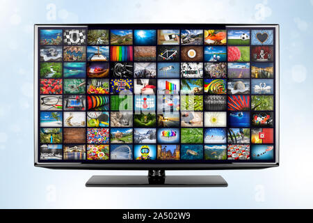 Tv écran plat noir avec affichage du moniteur photo movie gallery toile. la télévision en face de bleu blanc bokeh background. Stre multimédia ordinateur Banque D'Images