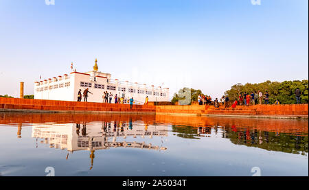 Maya saint Temple Dev à Lumbini. Le lieu de naissance du Seigneur Gautama Buddha Banque D'Images