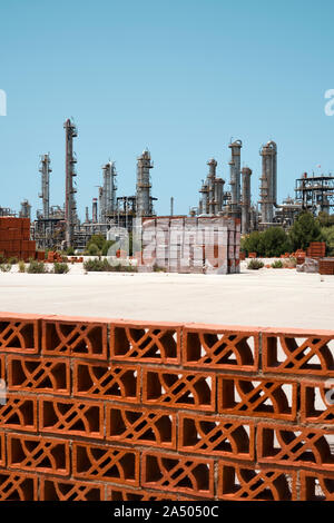 La télévision paysage industriel de Porto Torres en Sardaigne Italie Europe. Banque D'Images