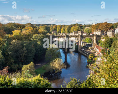 Viaduc sur la rivière Nidd en automne à partir de le parc du château de Knaresborough à North Yorkshire Angleterre Banque D'Images