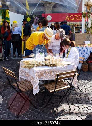 Bologne / ITALIE - Le 28 septembre 2019 : Villaggio Coldiretti Bologne (Bologna) Village de Coldiretti. L'un des événements les plus importants à Bologne Banque D'Images