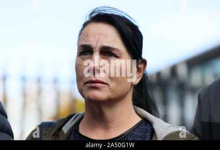 Victime de meurtre IRA Jean McConville's daughter Susie en dehors de Belfast Crown Court après le procès des faits en deux accusations de sollicitation de l'assassinat de Jean McConville contre républicain vétéran Ivor Bell. Banque D'Images