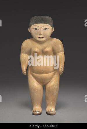 Figure féminine, 100 BC-700. Ce chiffre, qui peut avoir une portée de petits vêtements, peut-être un tombeau à l'épargne. Sa tête conique reflète la pratique de mise en forme crânienne, qui peut identifier son groupe social et servir de marque de beauté. Ses hanches charnues probablement à l'usine et la fertilité, puisque l'alimentation est la source de ces risques de la richesse. Son identité est inconnue. Banque D'Images