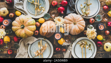 Réglage de la table de fête ou dîner en famille, vaste composition Banque D'Images