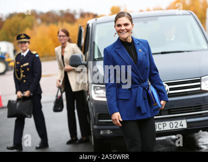 Motala, Suède. 17 Oct, 2019 La princesse Victoria a visité Stockholm jeudi pour en savoir plus sur le recyclage de plastique et de recyclage de plastiques suédois 'visite' à Motala. Le programme comprend aussi la participation à la Fondation du diabète de l'enfant. À Motala, la plus grande et la plus efficace pour le recyclage des emballages plastiques est exploité. Jeppe Photo Gustafsson Banque D'Images