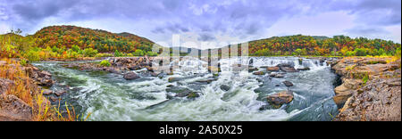 Panorama des chutes de grès en Virginie de l'Ouest avec des couleurs d'automne. Banque D'Images