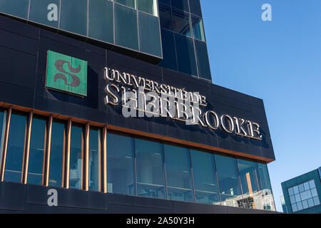 Longueuil, CA - 15 octobre 2019 : Façade du Campus de Longueuil de l'Université de Sherbrooke Banque D'Images