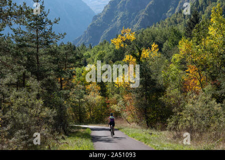 Piste cyclable de Bourg d'Oisans à Venosc, Isère, Alpes Françaises. Banque D'Images