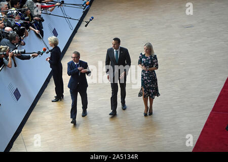 Taoiseach Leo Varadkar (centre) arrive avant l'ouverture des sessions du sommet du Conseil de l'UE au siège de Bruxelles. Banque D'Images