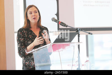 Angela McGowan, directeur de la Confédération de l'industrie britannique en Irlande du Nord s'exprimant lors de la conférence de la banque centrale, le droit sur le point d'Brexit, et les conséquences économiques pour l'île d'Irlande chez PWC à Dublin. Banque D'Images