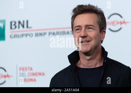 Rome, Italie. 17 Oct, 2019. Edward Norton assiste à la photocall pour le film "Motherless Brooklyn' lors de la 14ème Festival du Film de Rome à l'Auditorium Parco della Musica, le 17 octobre 2019. Credit : Giuseppe Maffia/Alamy Live News Banque D'Images