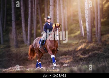 Femme rides Hanovre Banque D'Images