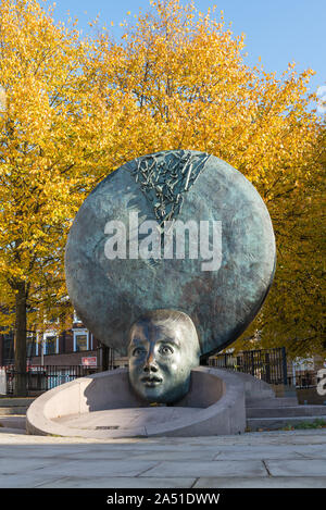 La source d'ingéniosité et de sculpture fontaine par Tom Lomax dans le centre de Birmingham dans les Midlands de l'Ouest, Royaume-Uni Banque D'Images