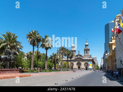 La Plaza de Armas en regardant vers la cathédrale métropolitaine, Santiago Centro, Santiago, Chili, Amérique du Sud Banque D'Images