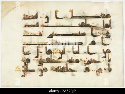 Coran Manuscrit Folio (recto), 800s. Le livre sacré de l'Islam, le coran est considéré par les musulmans comme étant une transcription littérale de la Parole de Dieu, dit en arabe au prophète Muhammad (mort en 632). Afin de faire comprendre l'importance de la parole divine, la calligraphie arabe&# x2014;parfois très élaborées et orné d'or&# x2014;a été utilisé pour créer des copies du Coran. Le texte de cette page relate une dispute entre Dieu et Lucifer. Fier Lucifer déclare lui-même supérieur à l'homme parce qu'il a été formé par le feu, tandis que les humains ont été modelé par de l'argile. Banque D'Images