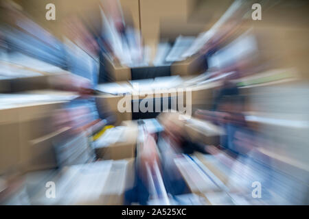 Stuttgart, Allemagne. 16 Oct, 2019. Le groupe parlementaire de l'AfD dans le Landtag du Bade-Wurtemberg se trouve dans ses sièges au cours de la 100e session du Landtag de Bade-Wurtemberg. (Tir avec effet de zoom) Credit : Sebastian Gollnow/dpa/Alamy Live News Banque D'Images