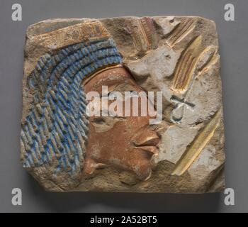 Talatat : Portrait de Nefertiti, ch. 1353-1347 BC. Le fils d'Amenhotep III, Akhenaton, a entraîné l'éphémère "religions monothéistes" révolution dans la religion égyptienne à la fin de dynastie 18. Le jeune Roi a construit un temple complexe à Aton, le disque solaire, à Karnak&# x2014;d'où viennent ces reliefs&# x2014;avant qu'il a déplacé sa capitale à El Armana. Pour des raisons encore inconnues, la figure de la reine Néfertiti apparaît dans ces reliefs bien plus souvent que celle du roi. Ironiquement, les temples d'Aton ont été démantelés autrefois d'être utilisés comme fondations et remplir des ajouts à la Banque D'Images